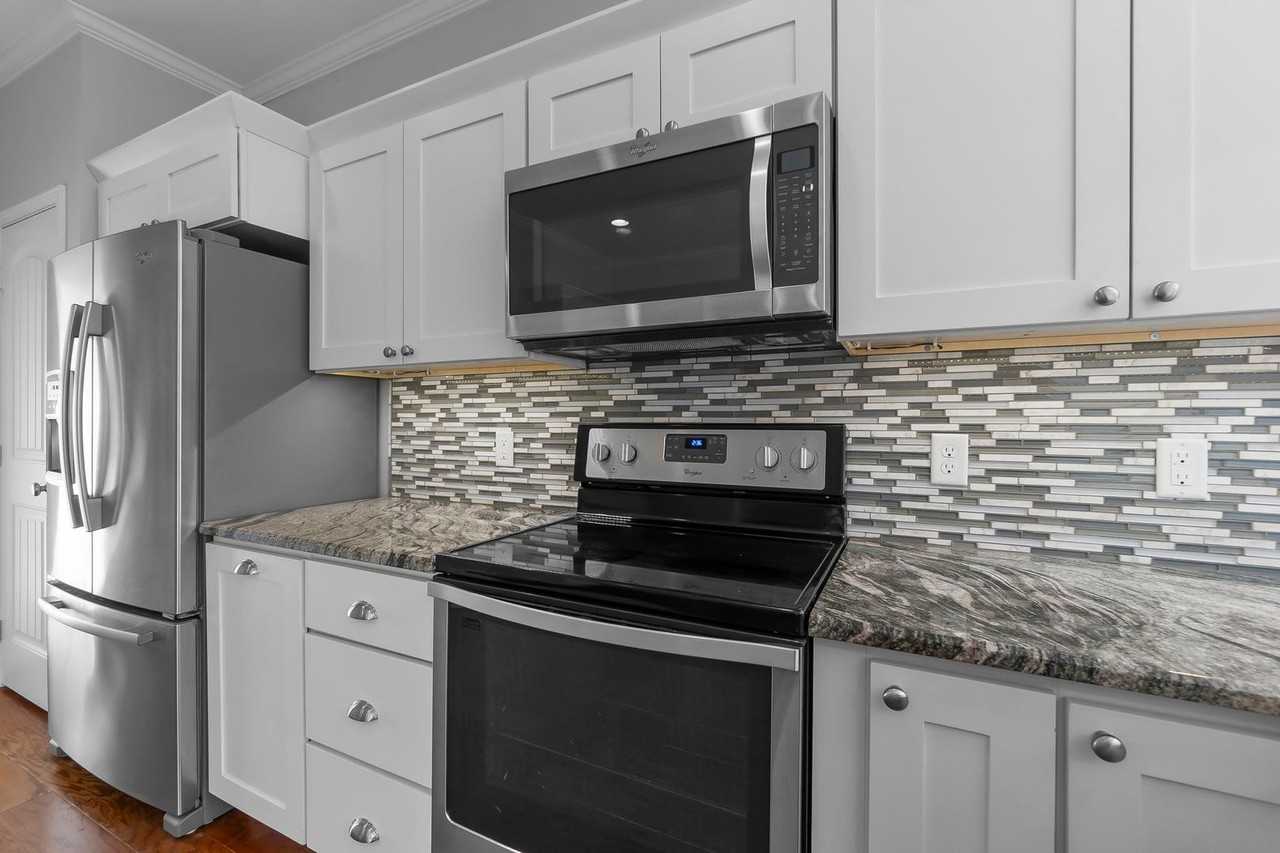 2584 Walden Blvd - Photo 7 of 24