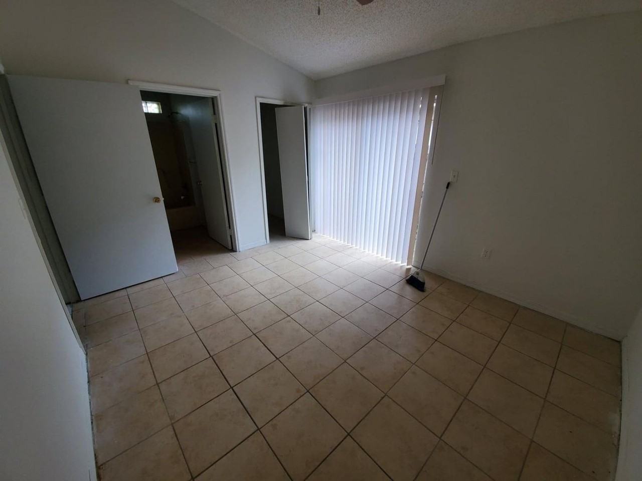 4029 Kaluga Park St - Photo 2 of 8