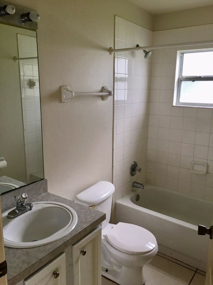 450 Cardinal Ct - Photo 3 of 7