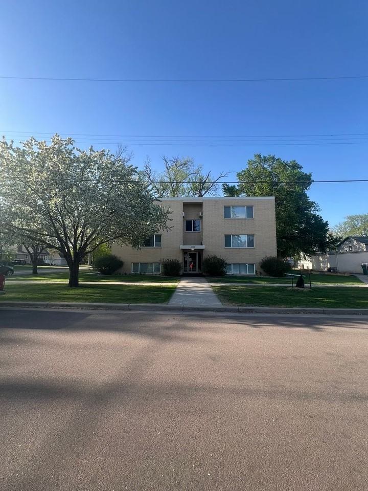 1025 - Photo 4 of 17