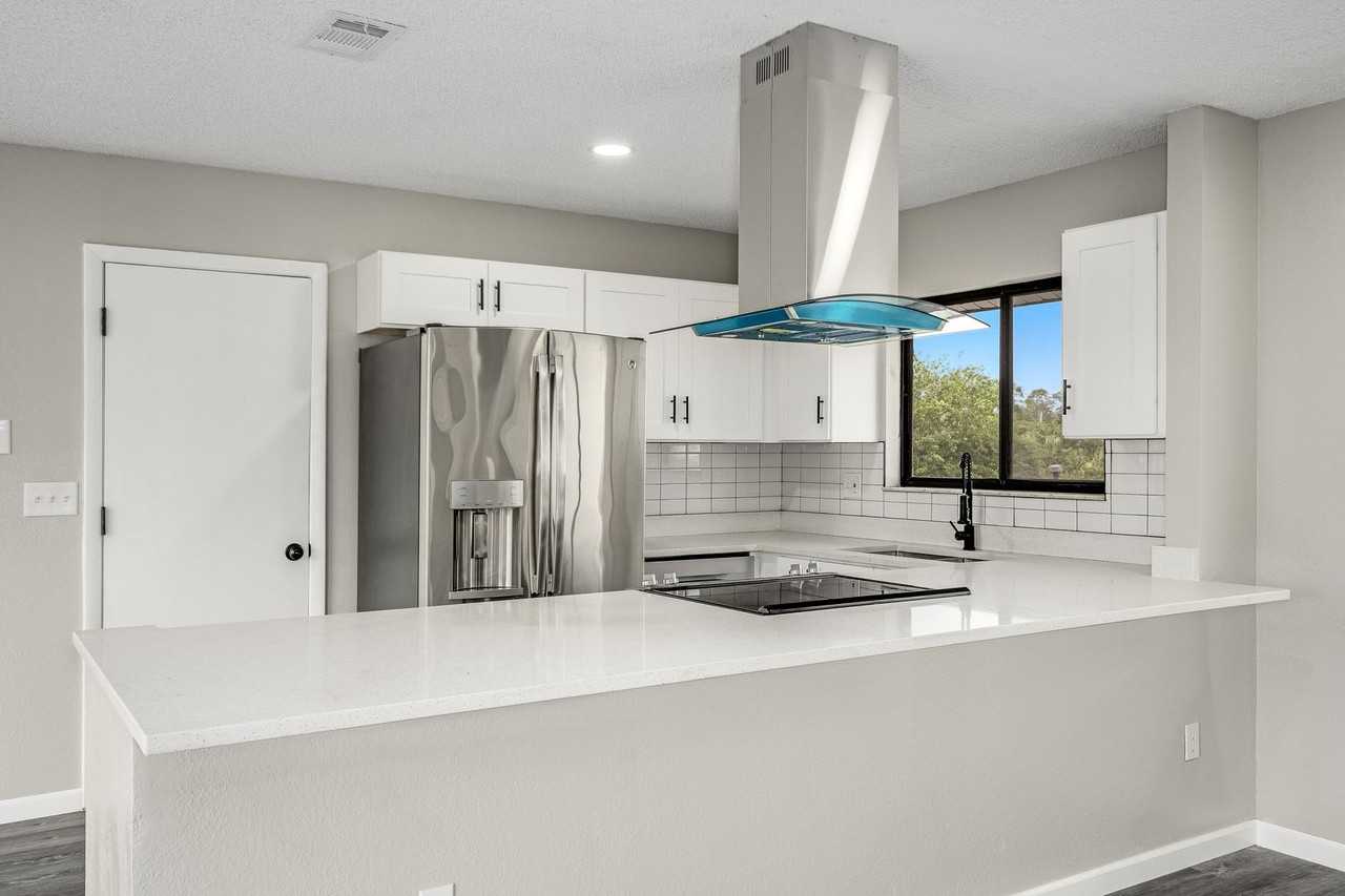 1430 Valerius St Se - Photo 6 of 23