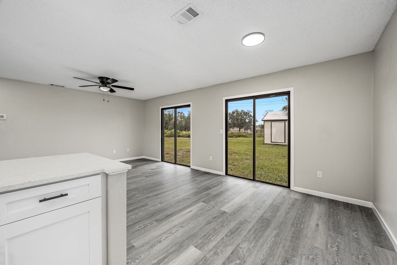 1430 Valerius St Se - Photo 7 of 23