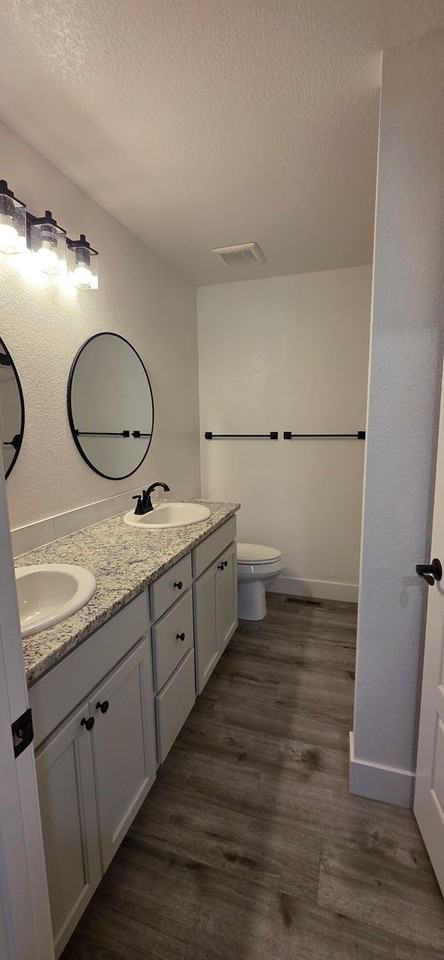 2912 Cribbon Ave - Photo 4 of 12