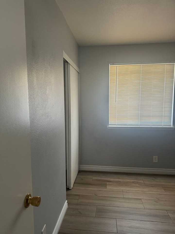 22259 Shandin Rd - Photo 3 of 7