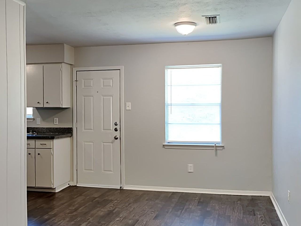 833 Stanford Dr - Photo 6 of 14