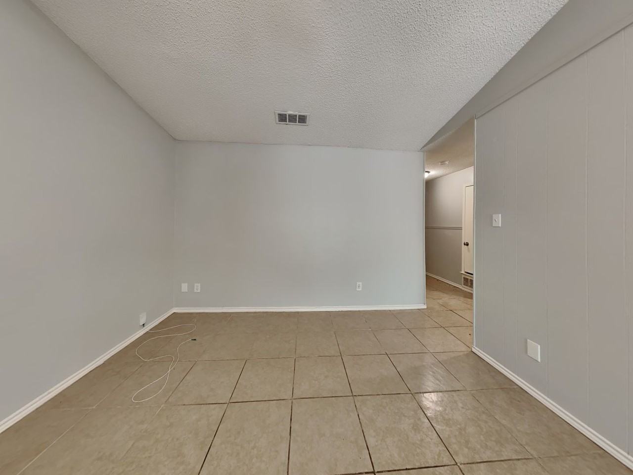 6204 Kelly Elliott Rd - Photo 2 of 17