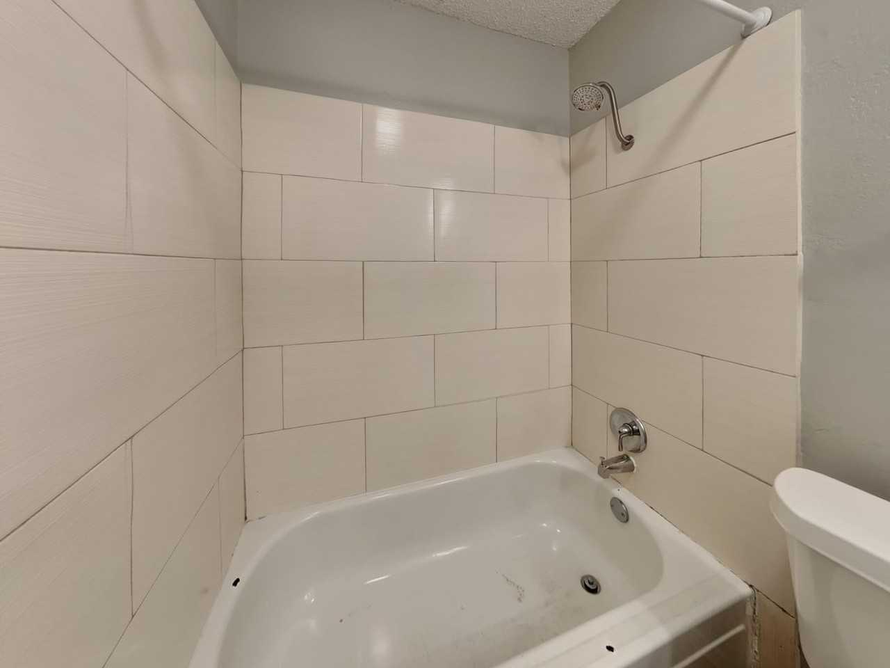 6204 Kelly Elliott Rd - Photo 7 of 17