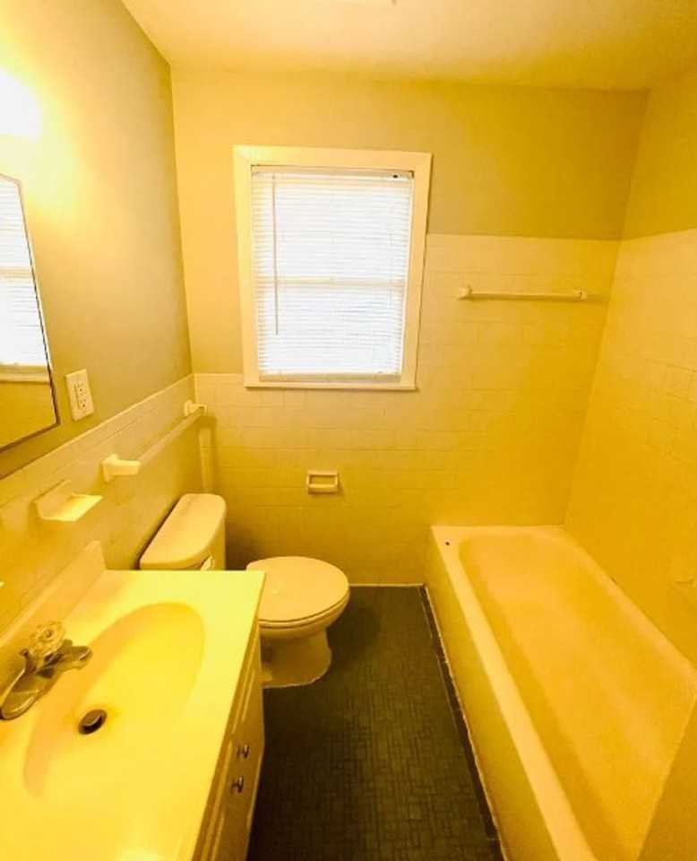 2111 Yarbrough St - Photo 3 of 13