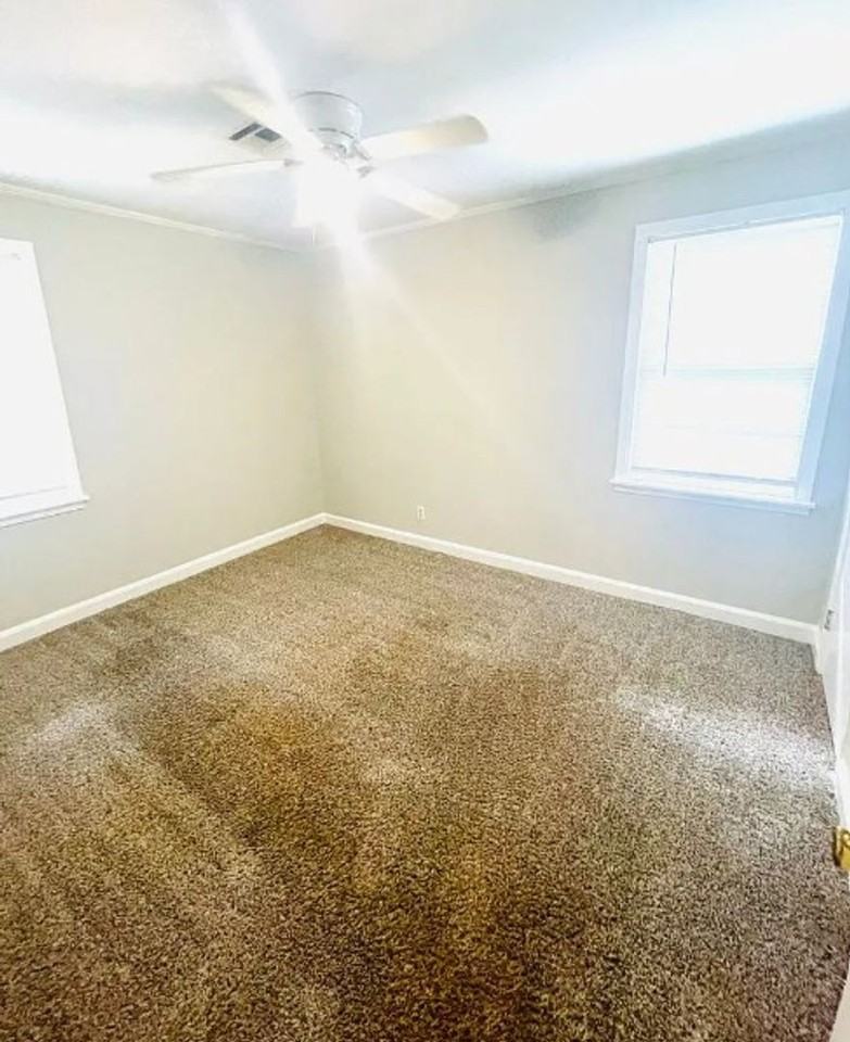 2111 Yarbrough St - Photo 6 of 13