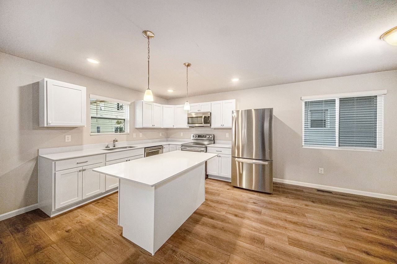 1002 Chittock Ave - Photo 2 of 18