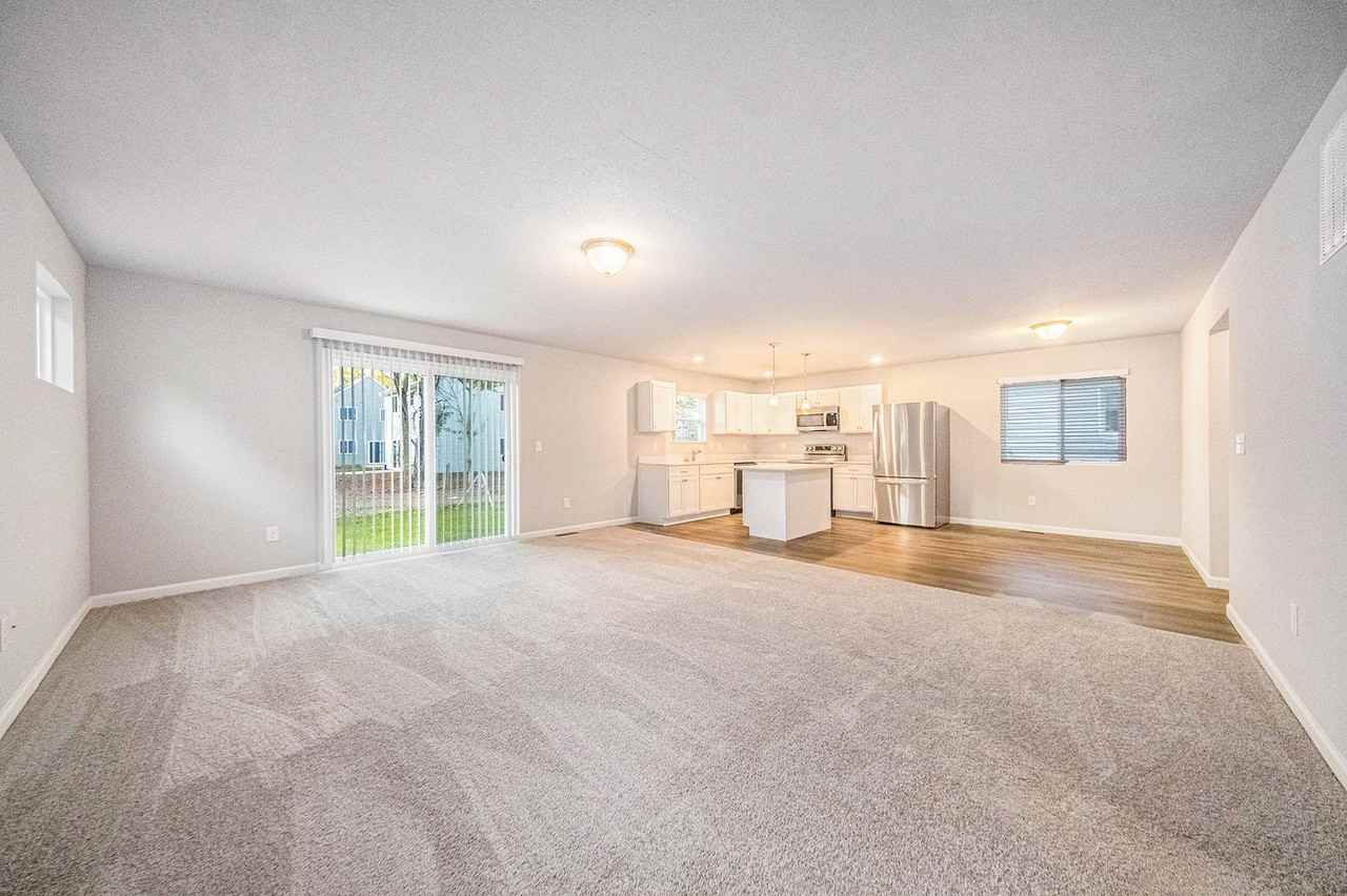 1002 Chittock Ave - Photo 4 of 18