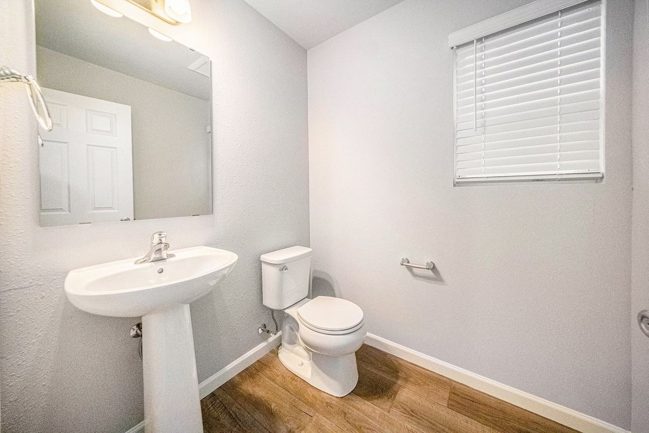 1002 Chittock Ave - Photo 5 of 18