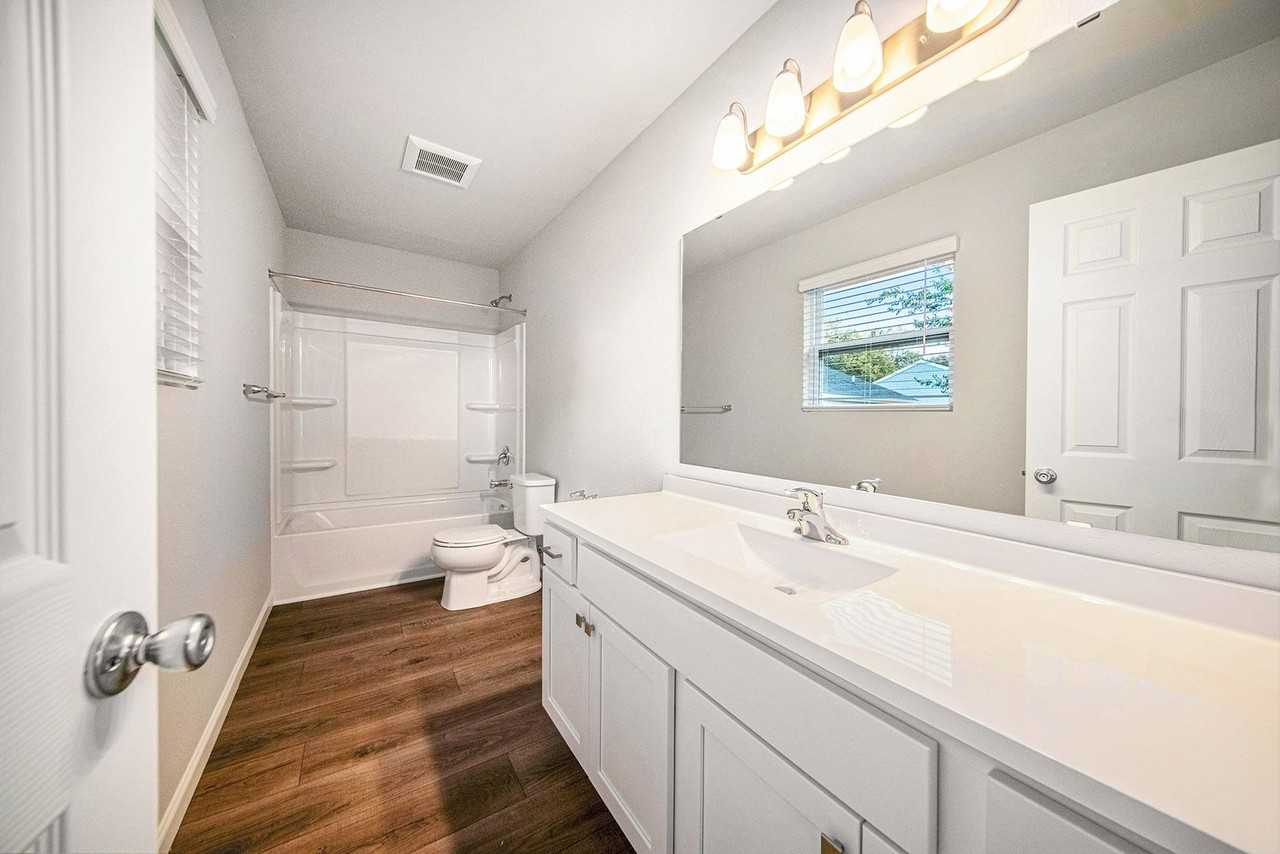 1002 Chittock Ave - Photo 6 of 18