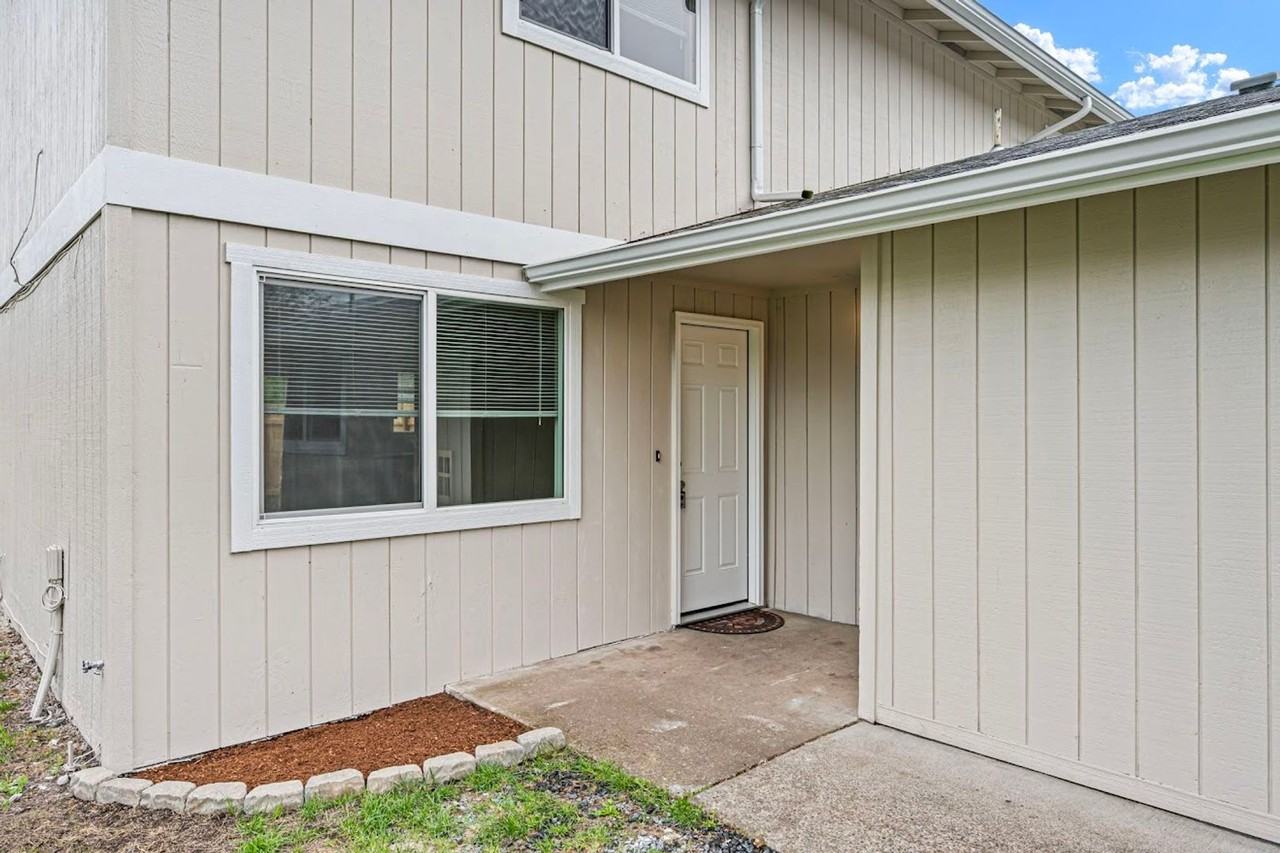 765 N Cloverleaf Loop - Photo 2 of 18