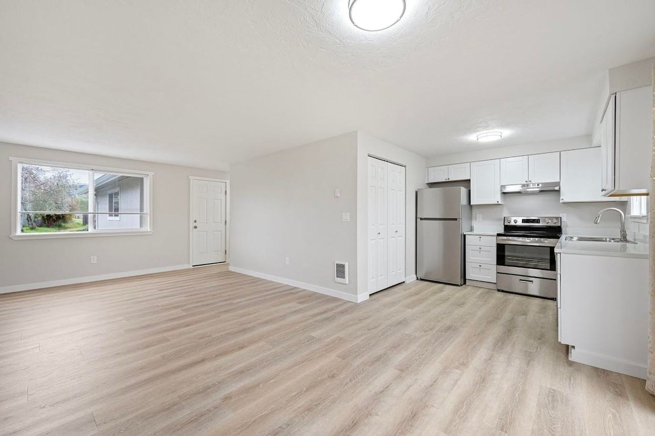 767 N Cloverleaf Loop - Photo 3 of 17