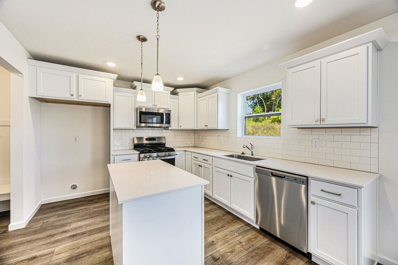 646 Benson Rd - Photo 2 of 21