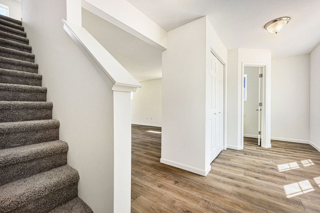 646 Benson Rd - Photo 4 of 21