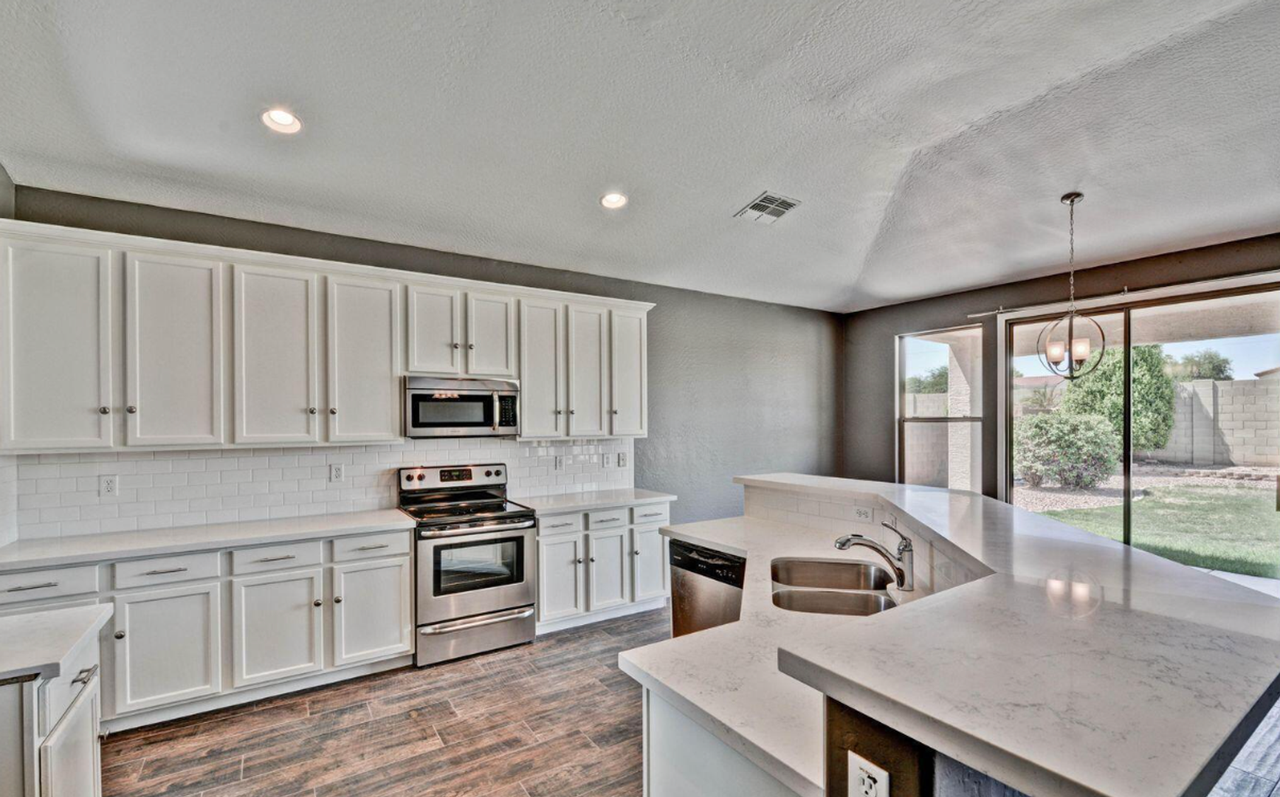 14284 W Woodbridge Ave - Photo 2 of 34