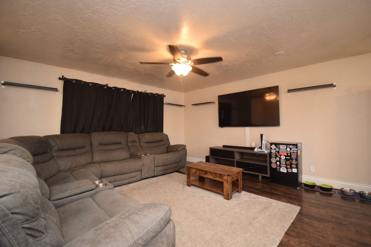 6502 S 5180 W - Photo 5 of 31