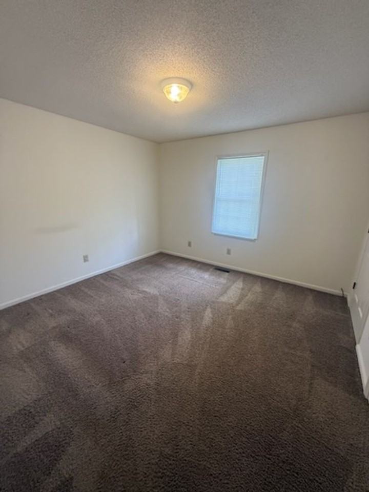 651 W Mine St - Photo 4 of 7