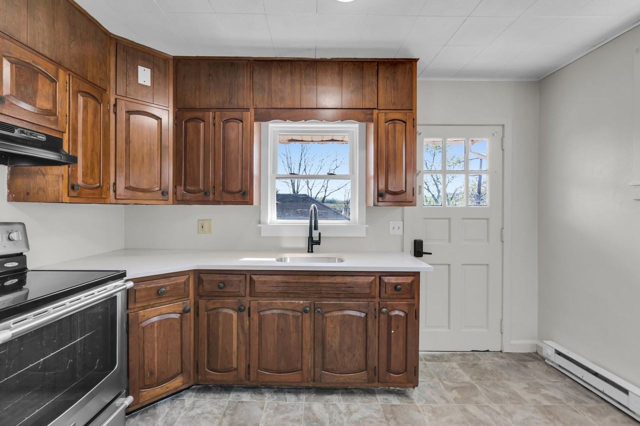 1466 Main St - Photo 4 of 24