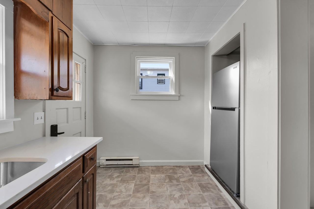 1466 Main St - Photo 5 of 24