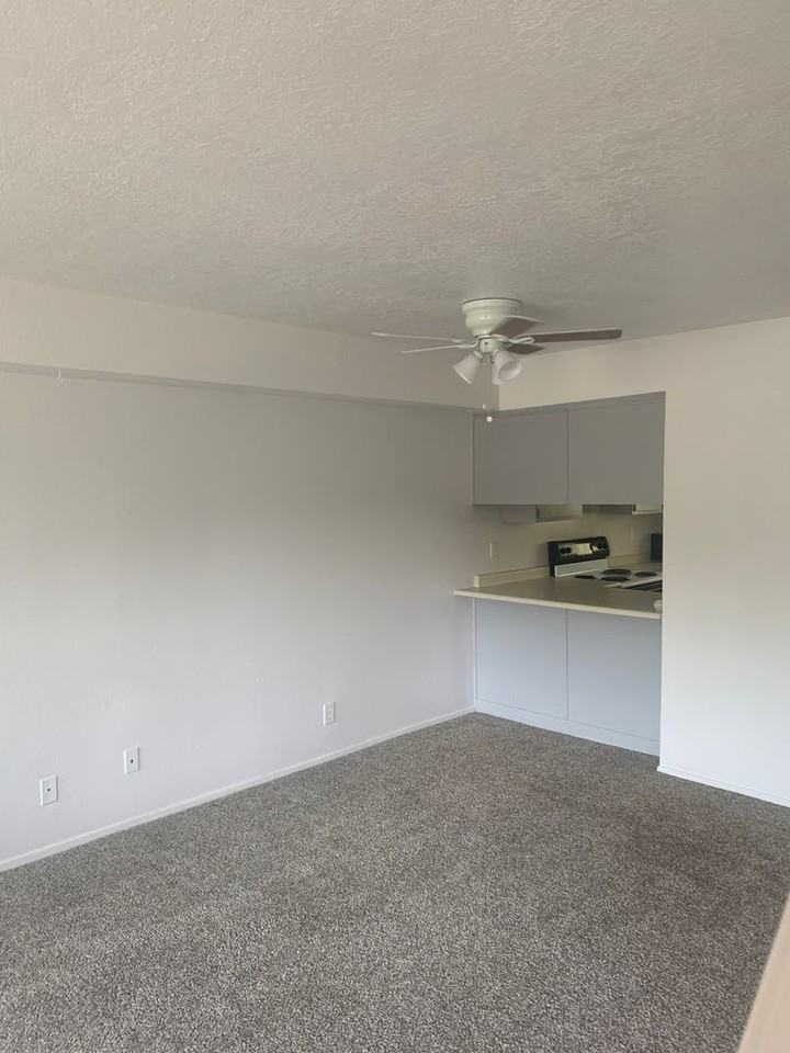 12120 Candelaria Rd NE - Photo 6 of 25