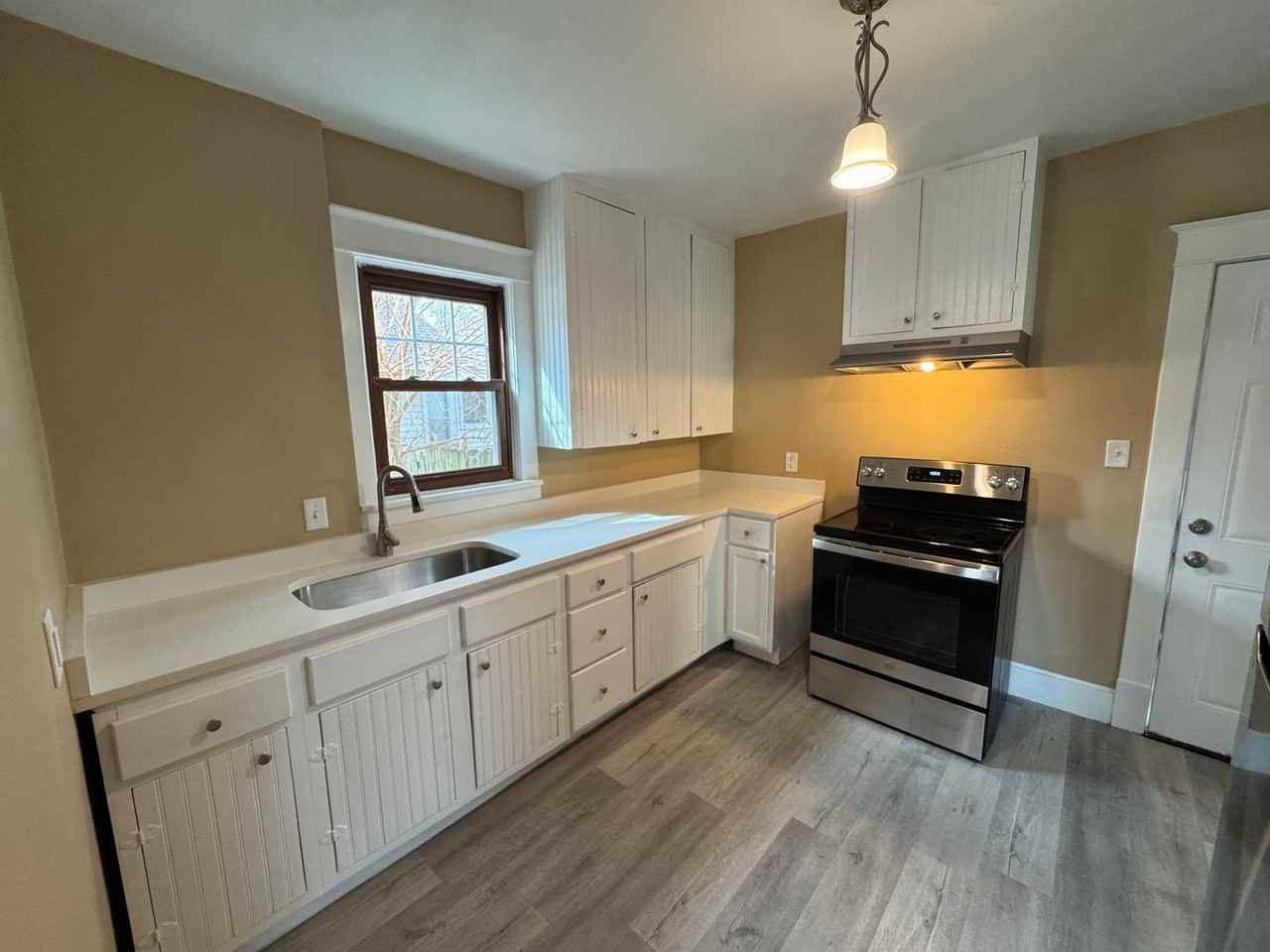 1915 11th St - Photo 2 of 9