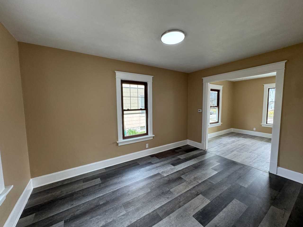 1915 11th St - Photo 6 of 9