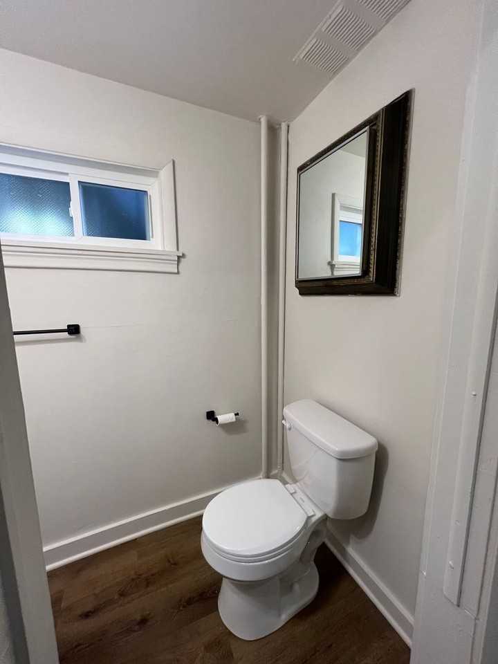 207 W King St - Photo 7 of 9