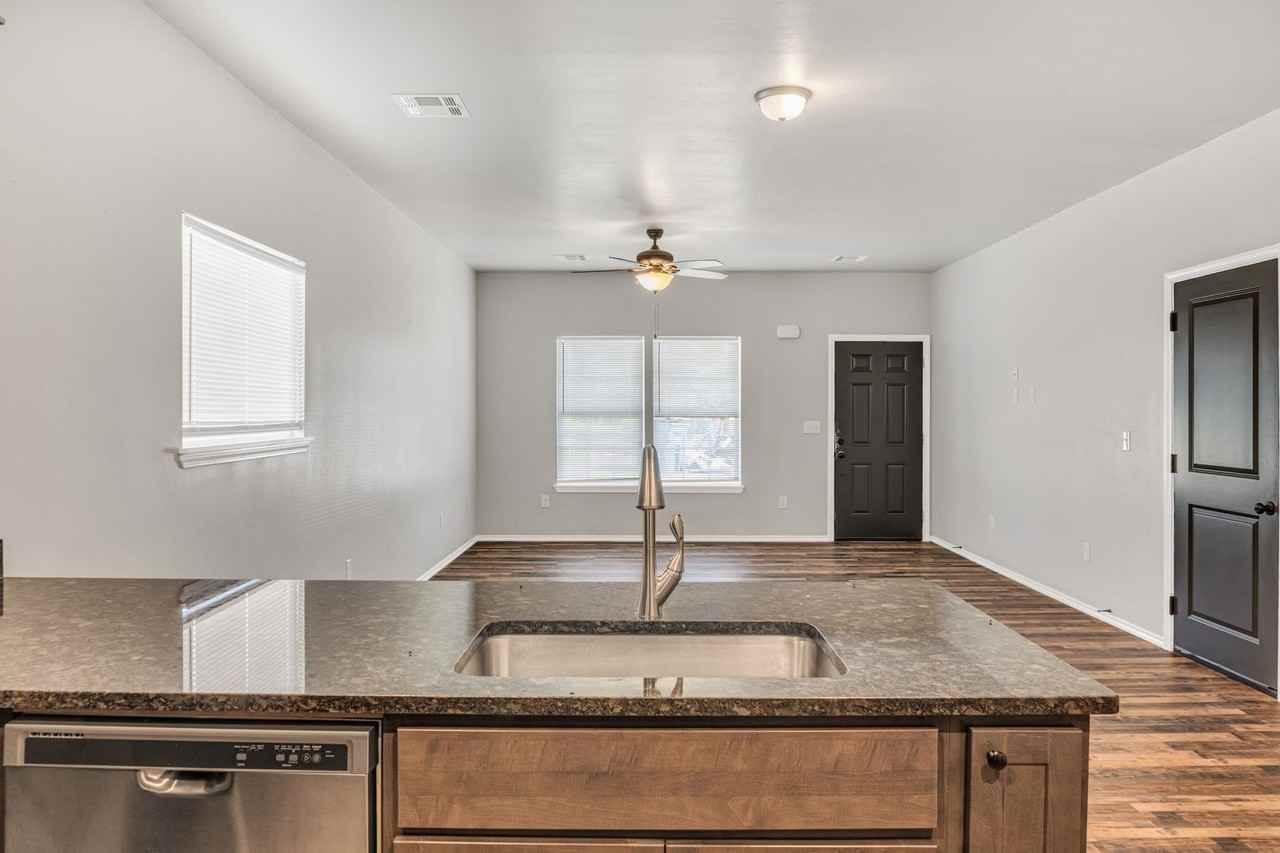 1613 E Timberridge Dr - Photo 5 of 19