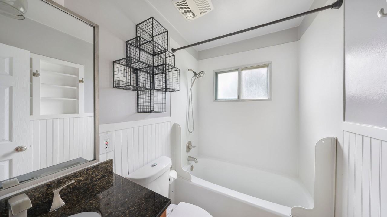 145 Se Glencoe St - Photo 7 of 9