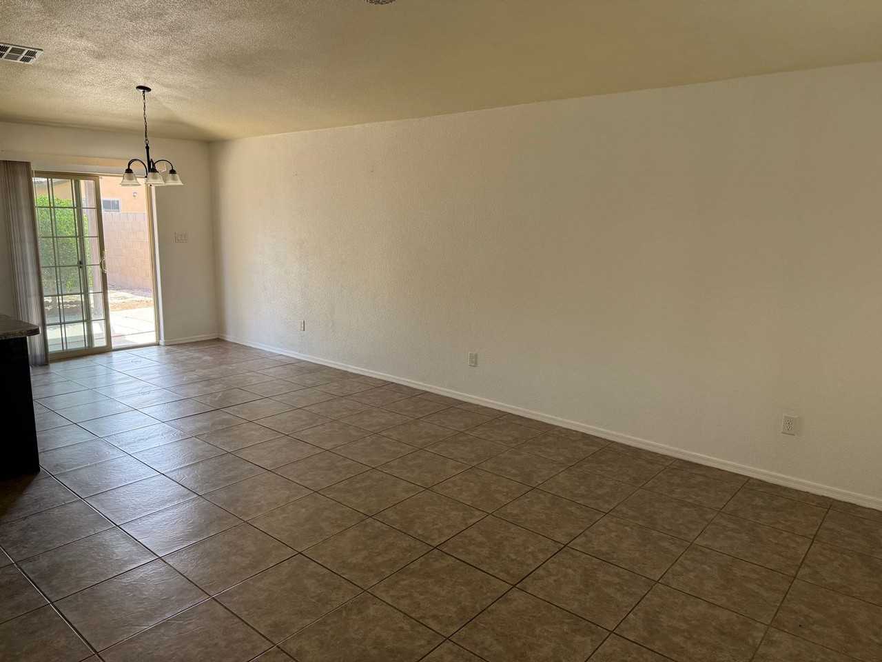 352 S Sunset Ave - Photo 3 of 33