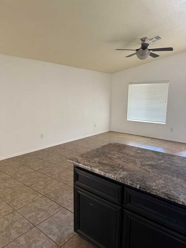 352 S Sunset Ave - Photo 4 of 33