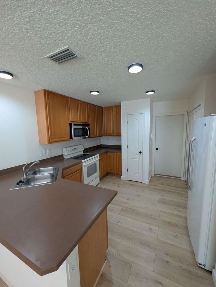 131 Merlot Way - Photo 2 of 15