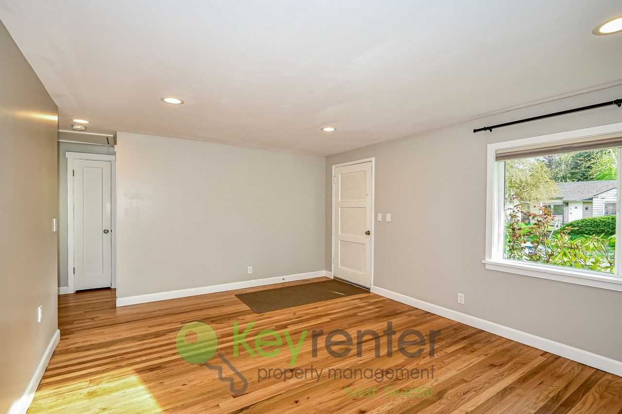 7474 S 116th St - Photo 6 of 27