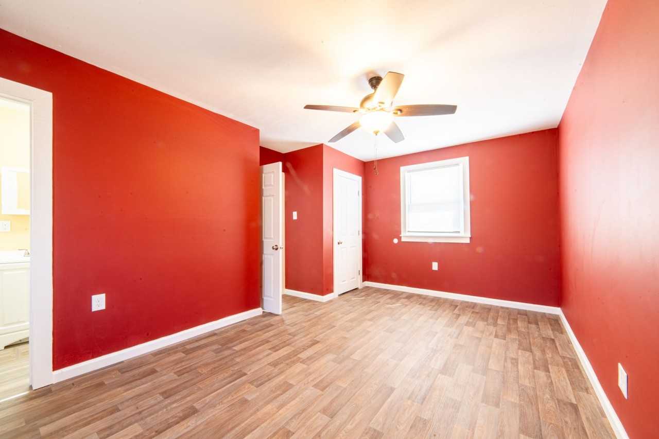 323 W Peach St - Photo 4 of 8