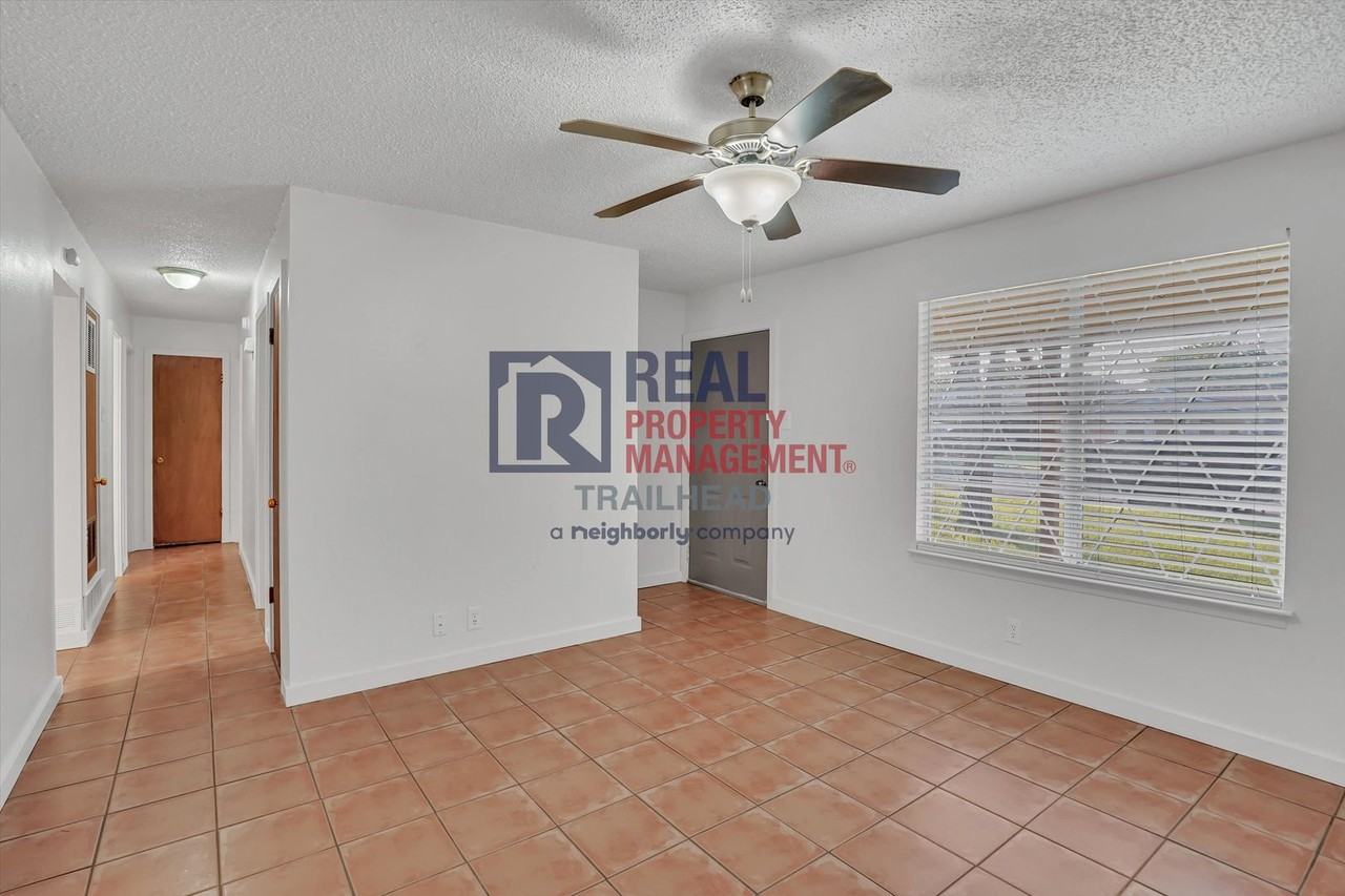 1424 Phillips St - Photo 7 of 26