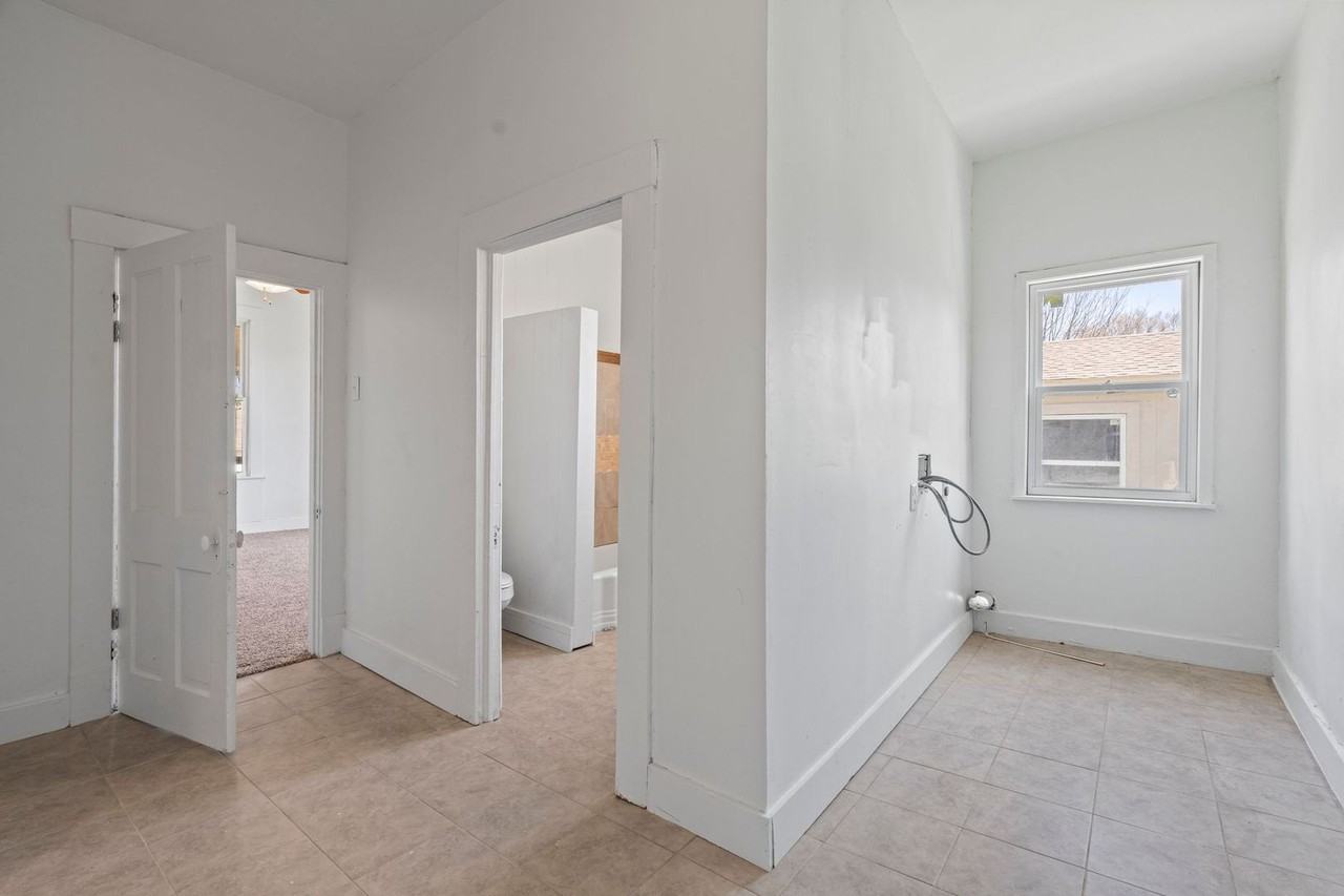 5218 Elm St - Photo 3 of 8