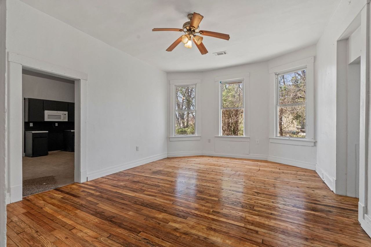 5218 Elm St - Photo 6 of 8