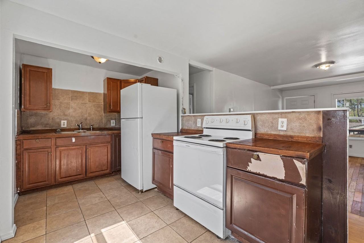 Elm St - Photo 3 of 6