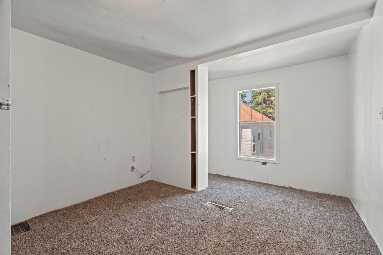 Elm St - Photo 4 of 6