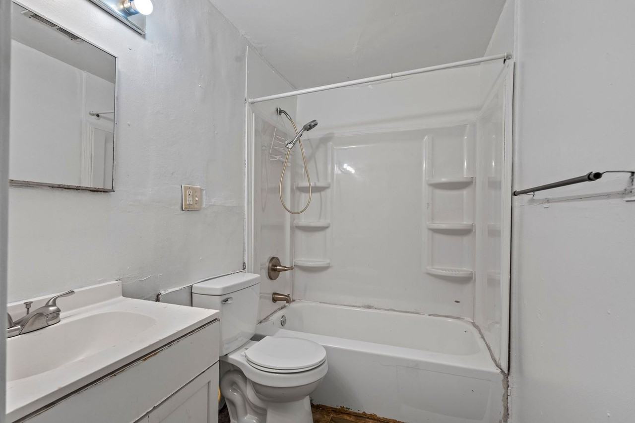 Elm St - Photo 5 of 6