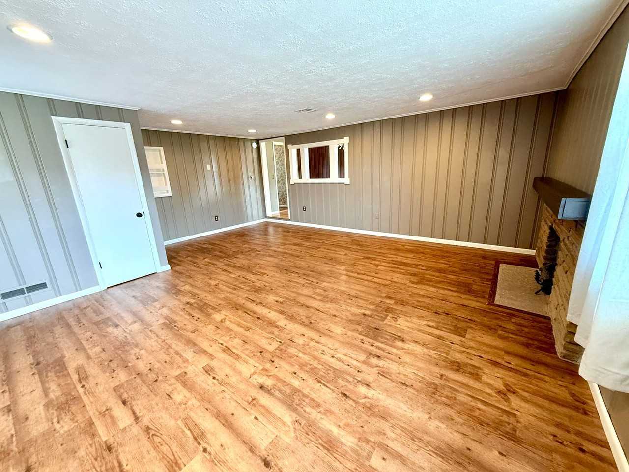 2321 Nw 50th St - Photo 2 of 14