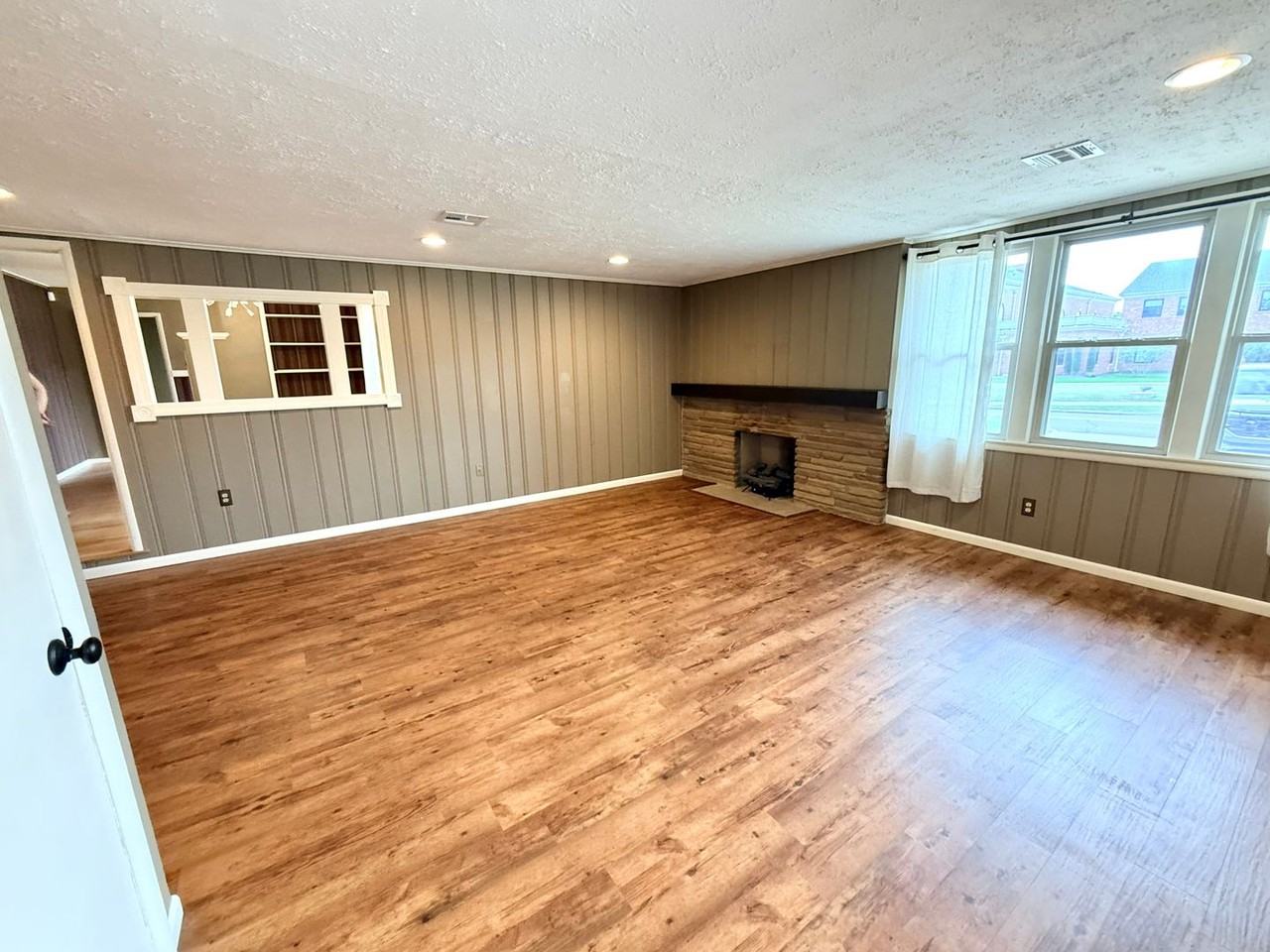 2321 Nw 50th St - Photo 3 of 14