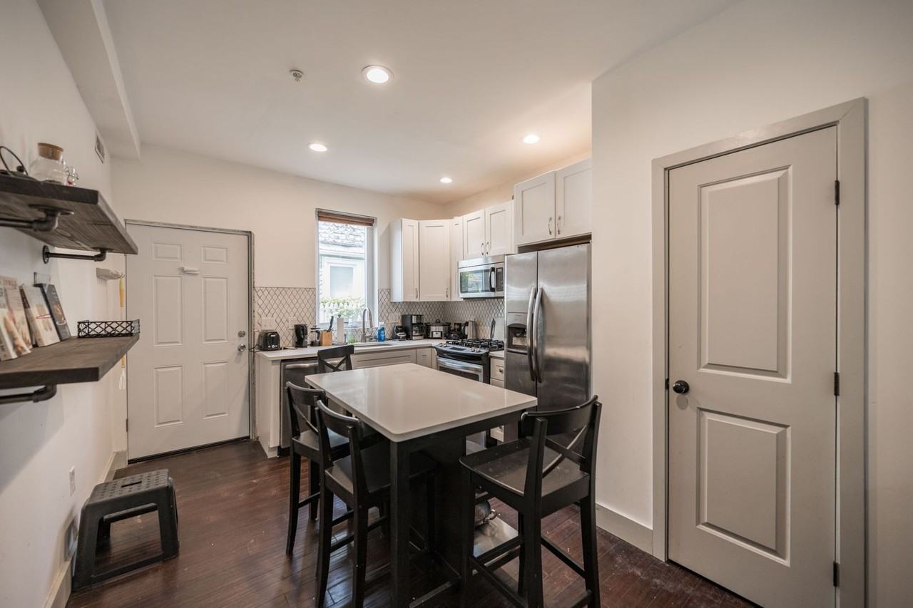 1770 Waterloo St - Photo 3 of 27