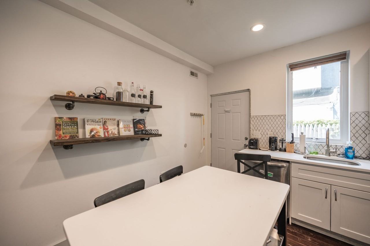 1770 Waterloo St - Photo 4 of 27