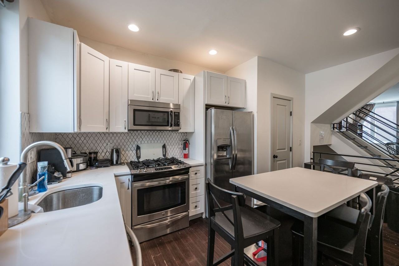 1770 Waterloo St - Photo 5 of 27