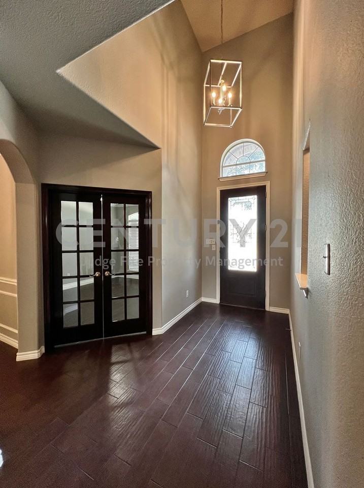 507 Montclaire Dr - Photo 3 of 21