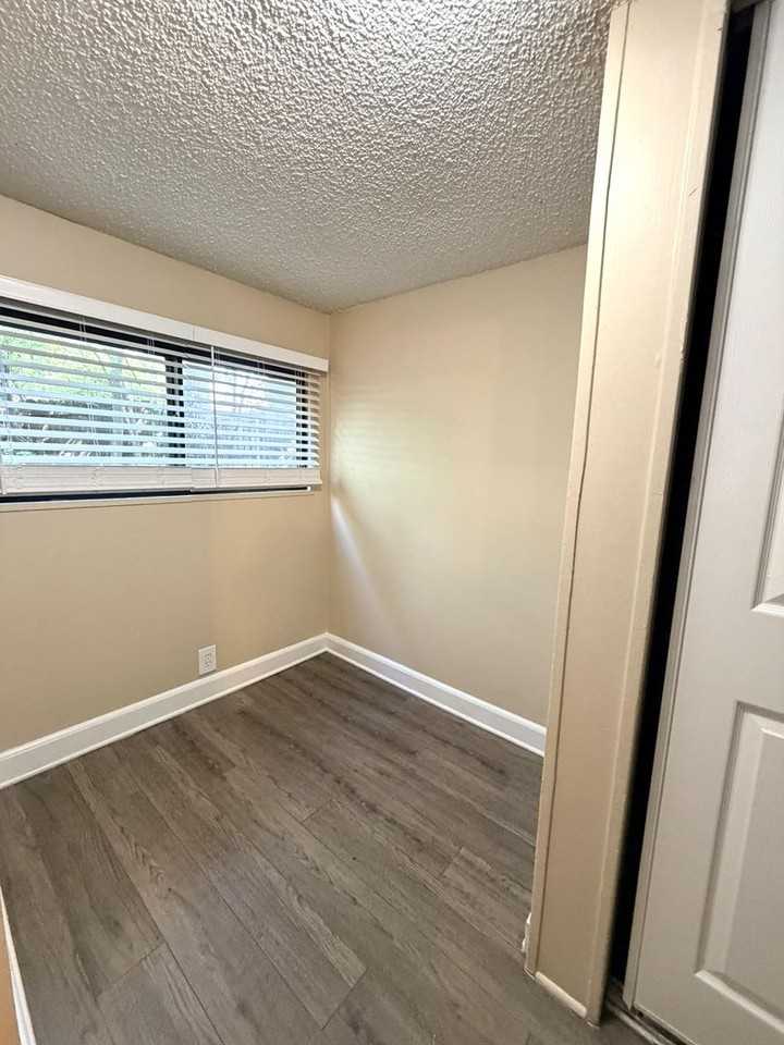 2613 Green St - Photo 2 of 14